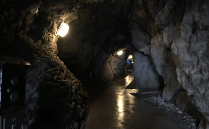 「江の島岩屋」は数々の伝説が眠る神秘的な洞窟！